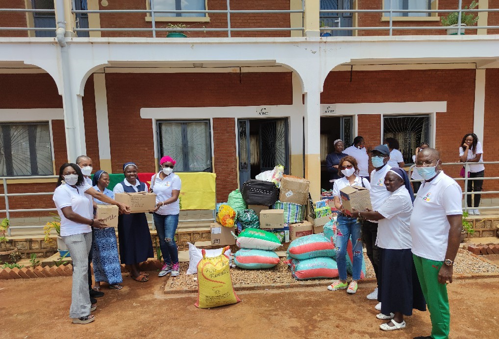 Action caritative de la communauté des camerounais de Madagascar au foyer oliva Uhlrich4